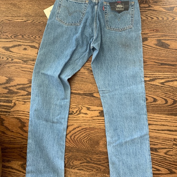 Women’s Levi’s 501 Jeans! 29x32! - Picture 3 of 3
